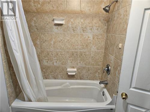 231 Tarneaud Street, Sudbury, ON - Indoor Photo Showing Bathroom