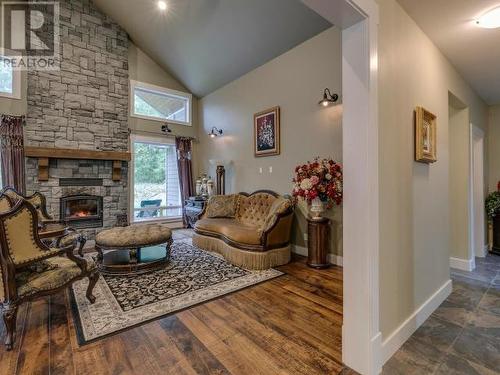 3233 Butler Rd, Powell River, BC - Indoor Photo Showing Living Room With Fireplace