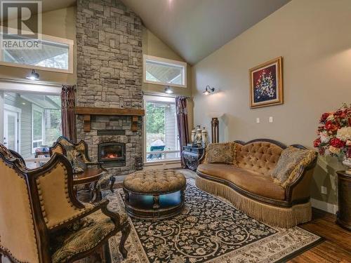 3233 Butler Rd, Powell River, BC - Indoor Photo Showing Living Room With Fireplace