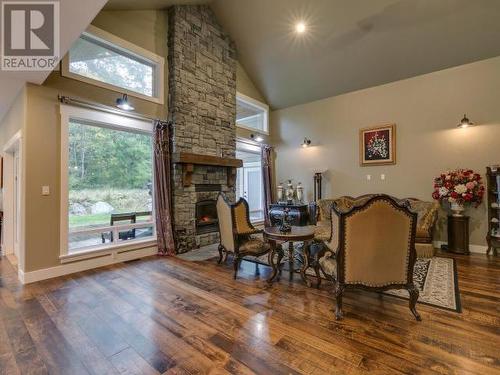 3233 Butler Rd, Powell River, BC - Indoor With Fireplace