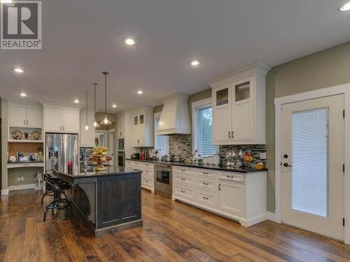 3233 Butler Rd, Powell River, BC - Indoor Photo Showing Kitchen With Upgraded Kitchen