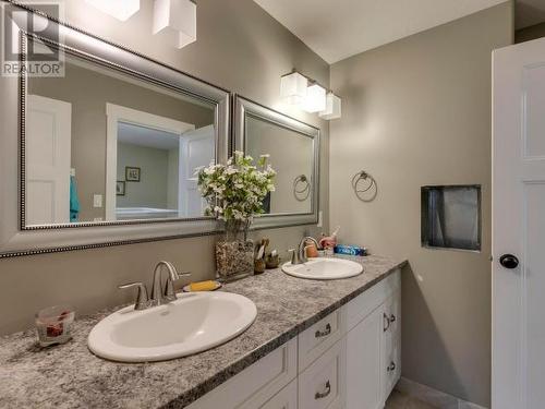 3233 Butler Rd, Powell River, BC - Indoor Photo Showing Bathroom