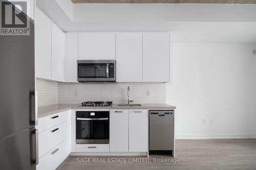 615 - 195 Mccaul Street, Toronto, ON - Indoor Photo Showing Kitchen With Stainless Steel Kitchen With Upgraded Kitchen