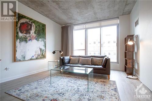 208 - 180 York Street, Ottawa, ON - Indoor Photo Showing Living Room