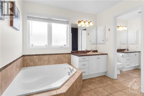 114 Echowoods Avenue, Ottawa, ON - Indoor Photo Showing Bathroom