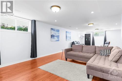 114 Echowoods Avenue, Ottawa, ON - Indoor Photo Showing Living Room