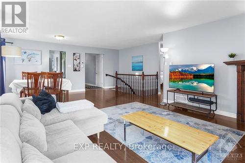 114 Echowoods Avenue, Ottawa, ON - Indoor Photo Showing Living Room