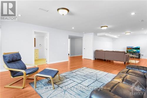 114 Echowoods Avenue, Ottawa, ON - Indoor Photo Showing Living Room