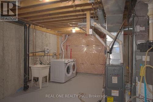 9 Lundigan Drive, Georgina, ON - Indoor Photo Showing Laundry Room