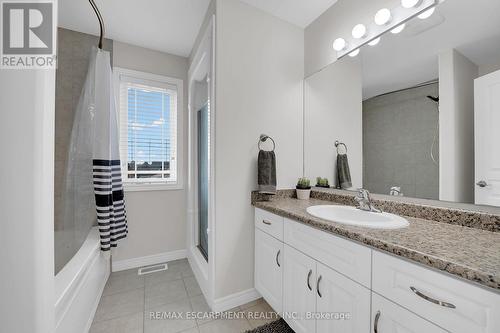 57 Willow Lane, Grimsby, ON - Indoor Photo Showing Bathroom