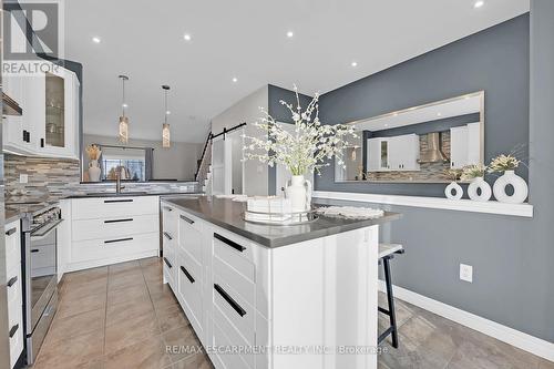 57 Willow Lane, Grimsby, ON - Indoor Photo Showing Kitchen With Upgraded Kitchen