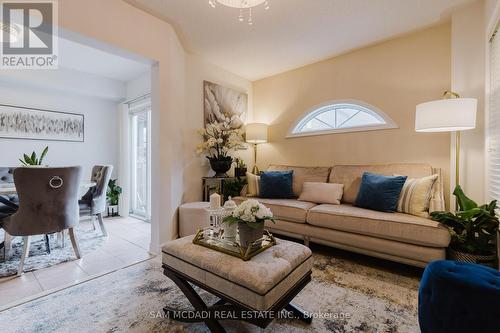 631 Madame Street, Mississauga, ON - Indoor Photo Showing Living Room