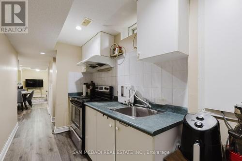 631 Madame Street, Mississauga, ON - Indoor Photo Showing Kitchen