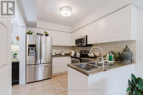 631 Madame Street, Mississauga, ON - Indoor Photo Showing Kitchen With Double Sink