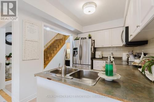 631 Madame Street, Mississauga, ON - Indoor Photo Showing Kitchen With Double Sink