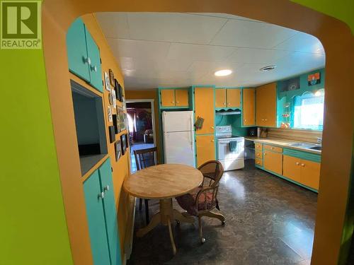 6887 16Th Street, Grand Forks, BC - Indoor Photo Showing Kitchen