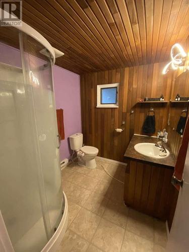 6887 16Th Street, Grand Forks, BC - Indoor Photo Showing Bathroom