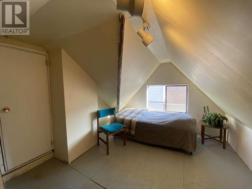 6887 16Th Street, Grand Forks, BC - Indoor Photo Showing Bedroom