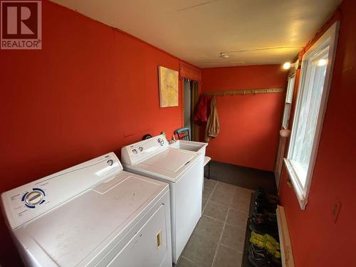 6887 16Th Street, Grand Forks, BC - Indoor Photo Showing Laundry Room