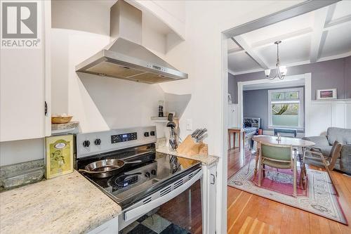 606 Carbonate Street, Nelson, BC - Indoor Photo Showing Kitchen