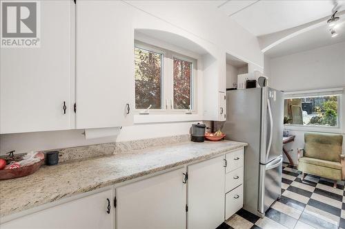 606 Carbonate Street, Nelson, BC - Indoor Photo Showing Kitchen