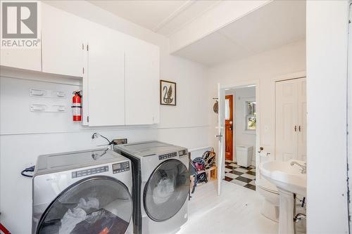 606 Carbonate Street, Nelson, BC - Indoor Photo Showing Laundry Room