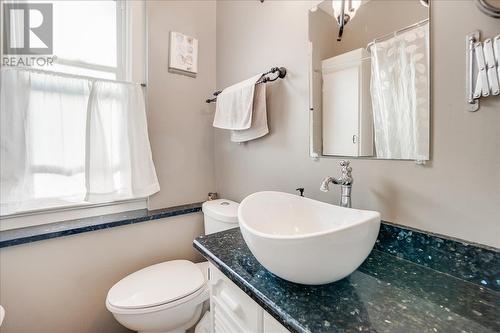 606 Carbonate Street, Nelson, BC - Indoor Photo Showing Bathroom