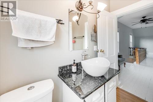 606 Carbonate Street, Nelson, BC - Indoor Photo Showing Bathroom