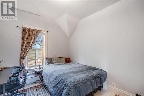 606 Carbonate Street, Nelson, BC - Indoor Photo Showing Bedroom