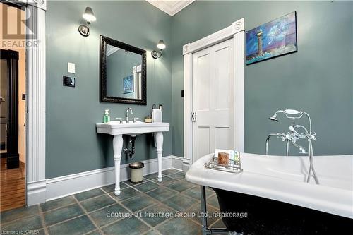 7387 County Rd 9, Greater Napanee, ON - Indoor Photo Showing Bathroom