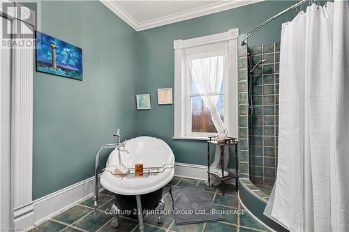 7387 County Rd 9, Greater Napanee, ON - Indoor Photo Showing Bathroom