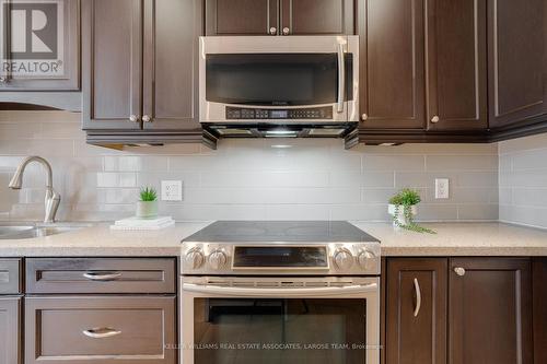 36 - 2355 Fifth Line W, Mississauga, ON - Indoor Photo Showing Kitchen