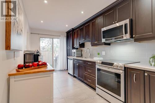 36 - 2355 Fifth Line W, Mississauga, ON - Indoor Photo Showing Kitchen