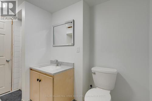 36 - 2355 Fifth Line W, Mississauga, ON - Indoor Photo Showing Bathroom