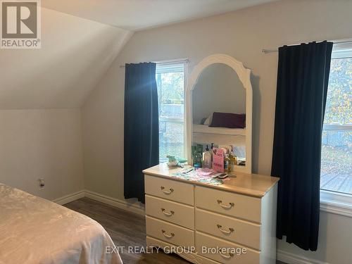 18 Frank Street, Belleville, ON - Indoor Photo Showing Bedroom