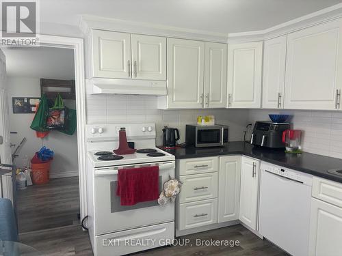 18 Frank Street, Belleville, ON - Indoor Photo Showing Kitchen