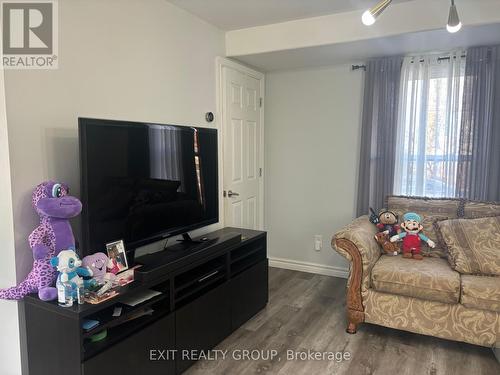 18 Frank Street, Belleville, ON - Indoor Photo Showing Living Room