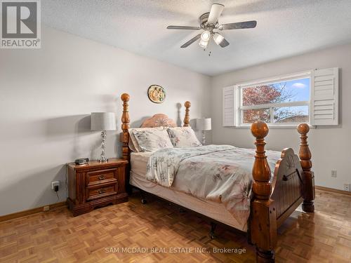 5472 Bourget Drive, Mississauga, ON - Indoor Photo Showing Bedroom