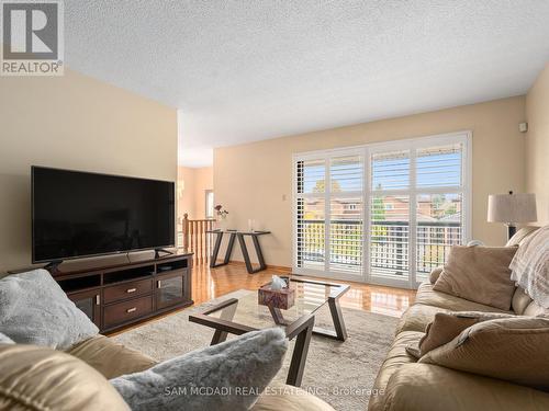 5472 Bourget Drive, Mississauga, ON - Indoor Photo Showing Living Room