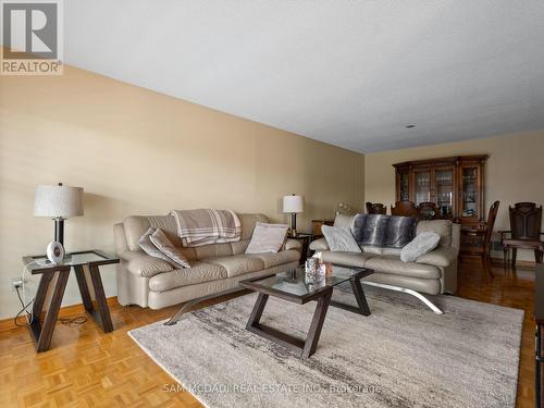 5472 Bourget Drive, Mississauga, ON - Indoor Photo Showing Living Room