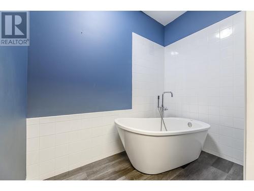 9719 Brown Street, Summerland, BC - Indoor Photo Showing Bathroom