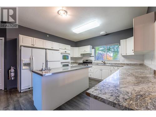 9719 Brown Street, Summerland, BC - Indoor Photo Showing Kitchen