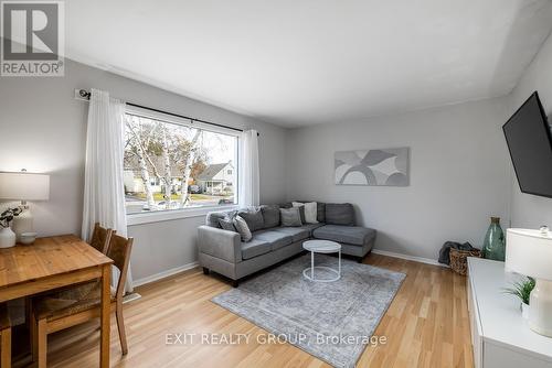 124 Humewood Drive, Belleville, ON - Indoor Photo Showing Living Room