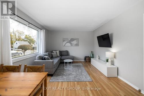 124 Humewood Drive, Belleville, ON - Indoor Photo Showing Living Room