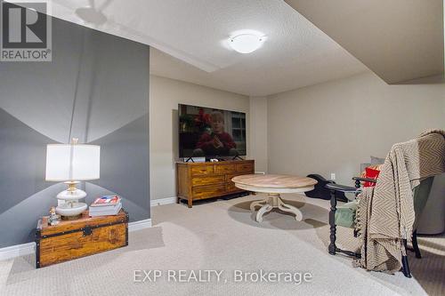 41 Valiant Circle, Hamilton, ON - Indoor Photo Showing Other Room