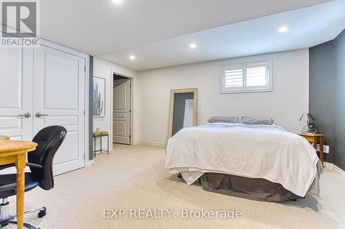 41 Valiant Circle, Hamilton, ON - Indoor Photo Showing Bedroom