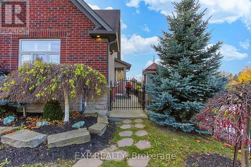 41 Valiant Circle, Hamilton, ON - Outdoor