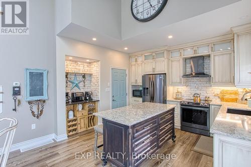 4 Valiant Circle, Hamilton, ON - Indoor Photo Showing Kitchen With Upgraded Kitchen