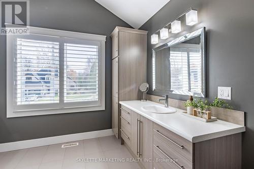 536 Juliana Drive, Strathroy-Caradoc, ON - Indoor Photo Showing Bathroom