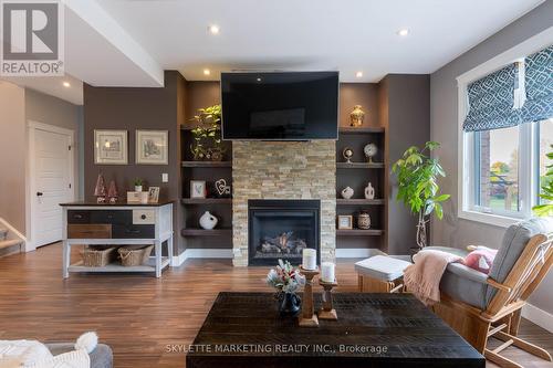 536 Juliana Drive, Strathroy-Caradoc, ON - Indoor Photo Showing Living Room With Fireplace